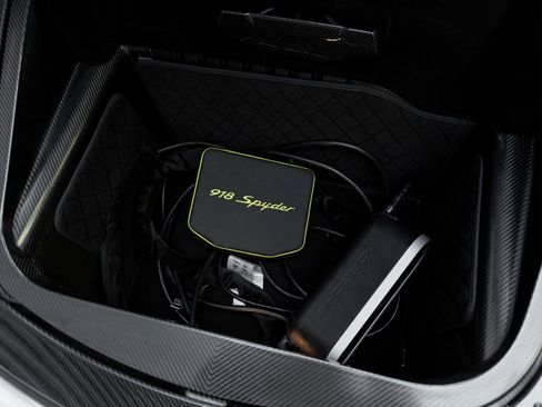 Used 2015 Porsche 918 Spyder image 53