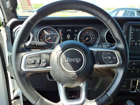 Used 2018 Jeep Wrangler Unlimited Sahara w/ Dual Top Group AWD/4WD image 8