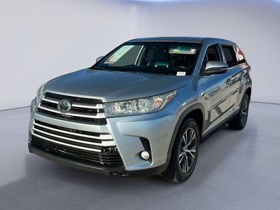 Used 2019 Toyota Highlander Plus w/ Carpet Mat Package (TMS)