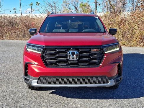 Certified 2025 Honda Pilot TrailSport image 2