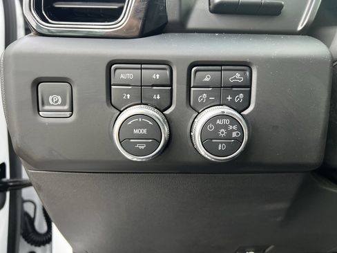 Used 2025 GMC Sierra 1500 AT4 w/ AT4 Premium Package image 24