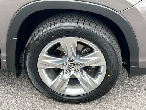 Used 2018 Toyota Highlander Limited image 11
