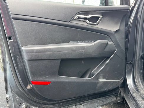 Used 2023 Kia Sportage LX AWD/4WD image 11