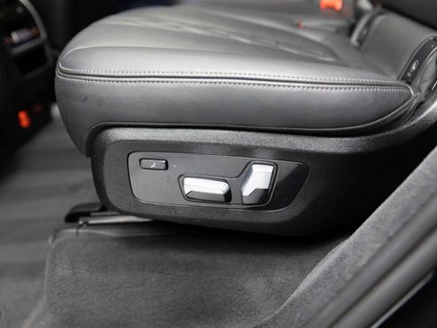 Used 2024 BMW X7 M60i w/ Executive Package image 58