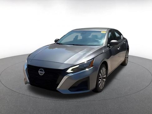 Used 2025 Nissan Altima 2.5 SV FWD image 5