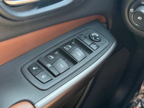 Used 2020 Jeep Cherokee Overland w/ Technology Group AWD/4WD image 35