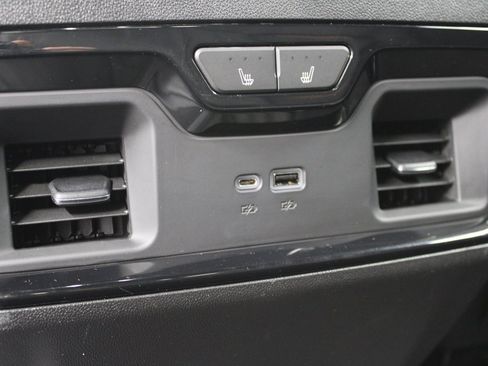 Used 2024 GMC Sierra 1500 AT4 w/ Technology Package image 11