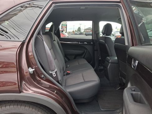 Used 2011 Kia Sorento LX w/ Convenience Pkg AWD/4WD image 10