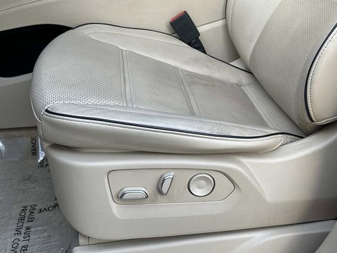 Used 2022 Cadillac Escalade Premium Luxury AWD/4WD image 23