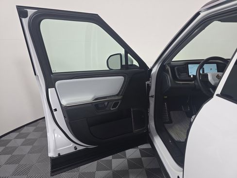 Used 2024 Rivian R1S Adventure AWD/4WD image 16