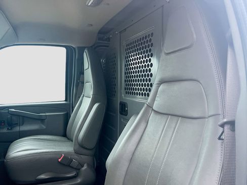 Used 2025 Chevrolet Express 2500 Extended w/ Enhanced Convenience Package RWD image 19