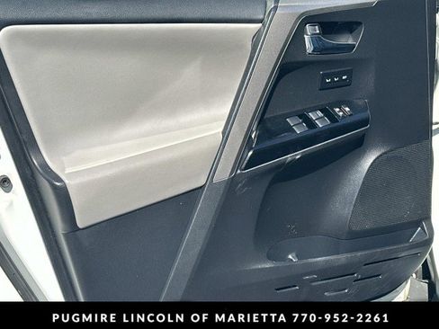 Used 2018 Toyota RAV4 Limited image 10