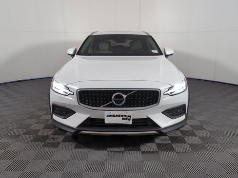 Used 2022 Volvo V60 T5 Cross Country w/ Advanced Package image 5