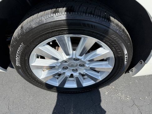 Used 2017 Toyota Sienna XLE w/ XLE Navigation Package AWD/4WD image 93
