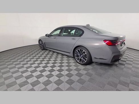 Used 2022 BMW 740i w/ M Sport Package RWD image 44