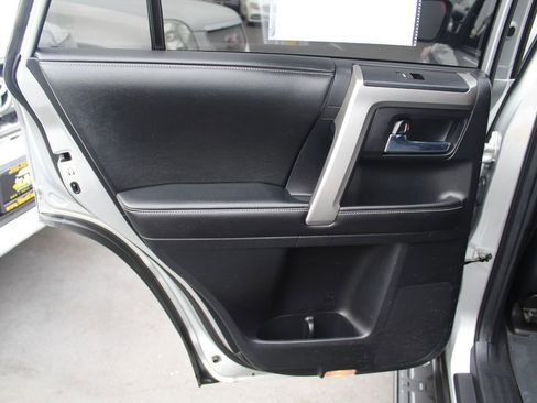 Used 2015 Toyota 4Runner SR5 Premium image 26