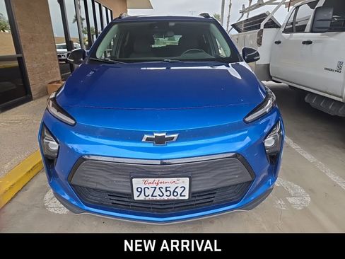 Used 2023 Chevrolet Bolt EUV LT w/ Comfort Package FWD image 2