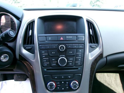 Used 2013 Buick Verano FWD image 13