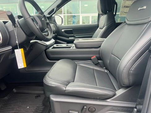 New 2026 Ford Expedition Platinum w/ Stealth Appearance Package image 4