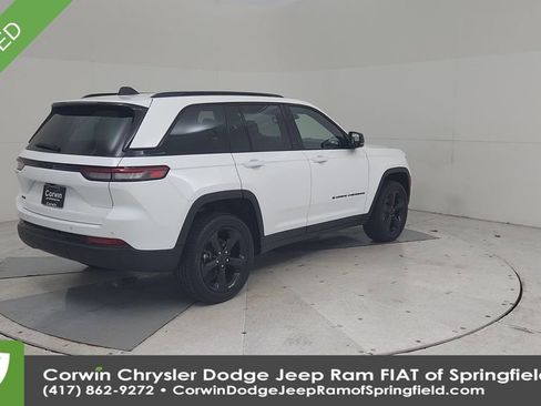 Used 2023 Jeep Grand Cherokee Altitude image 13