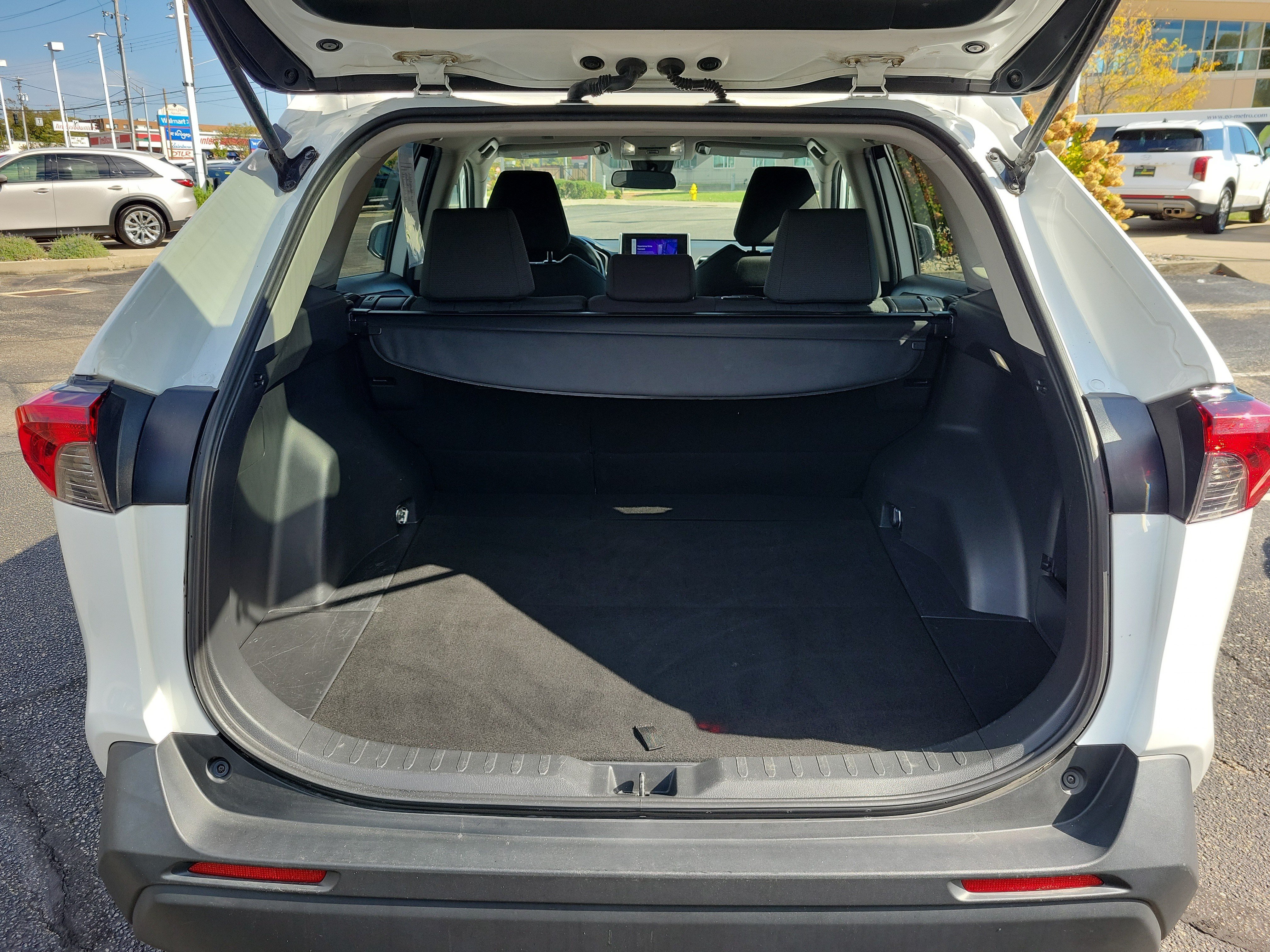Used 2024 Toyota RAV4 XLE FWD image 9