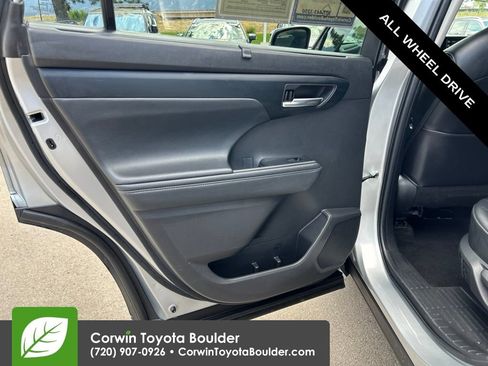 Used 2022 Toyota Highlander XLE AWD/4WD image 21
