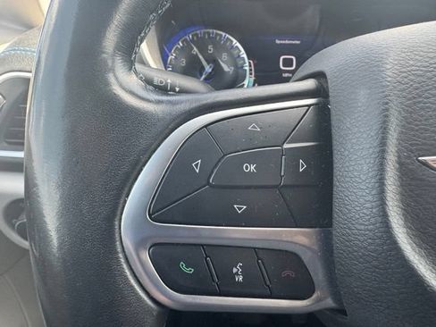 Used 2021 Chrysler Pacifica Touring-L w/ Uconnect Theater Family Group AWD/4WD image 20