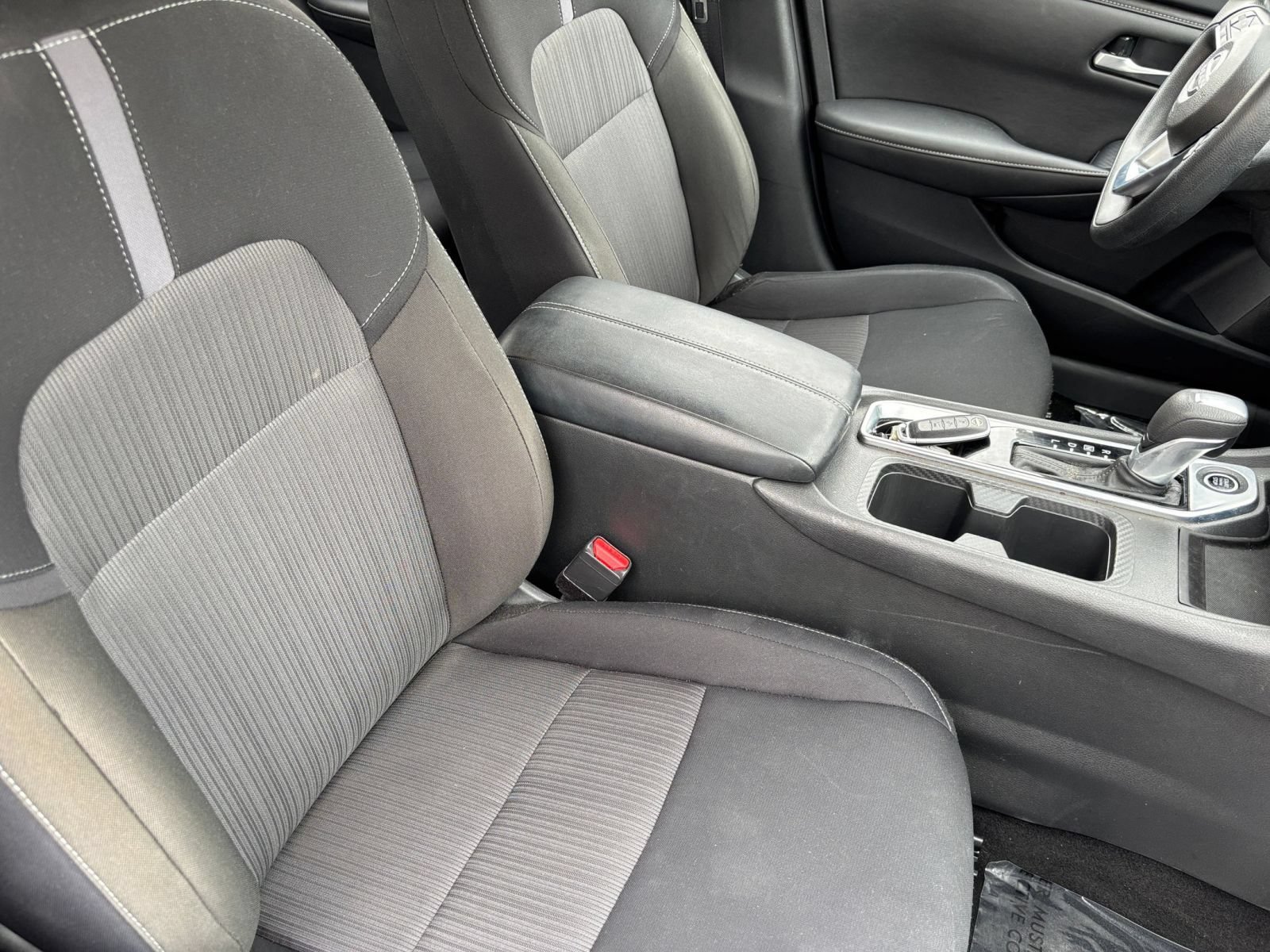 Used 2025 Nissan Sentra SV FWD image 33