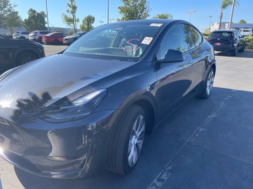 Used 2024 Tesla Model Y 2WD image 3
