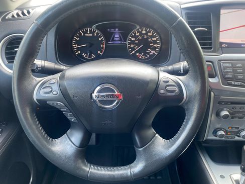 Used 2017 Nissan Pathfinder SL w/ SL Tech Package AWD/4WD image 10