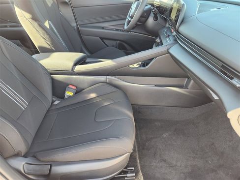 New 2025 Hyundai Elantra SEL image 15