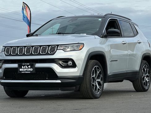 Used 2025 Jeep Compass Limited AWD/4WD image 9