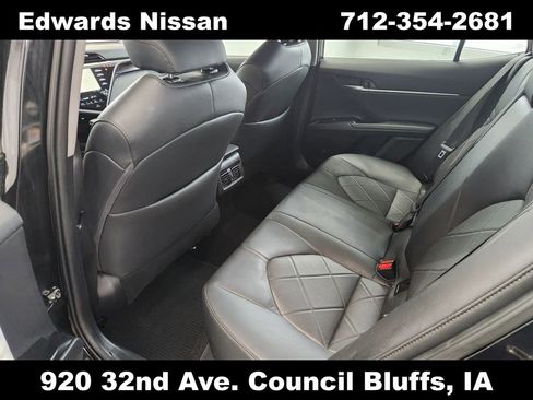 Used 2019 Toyota Camry XLE image 11