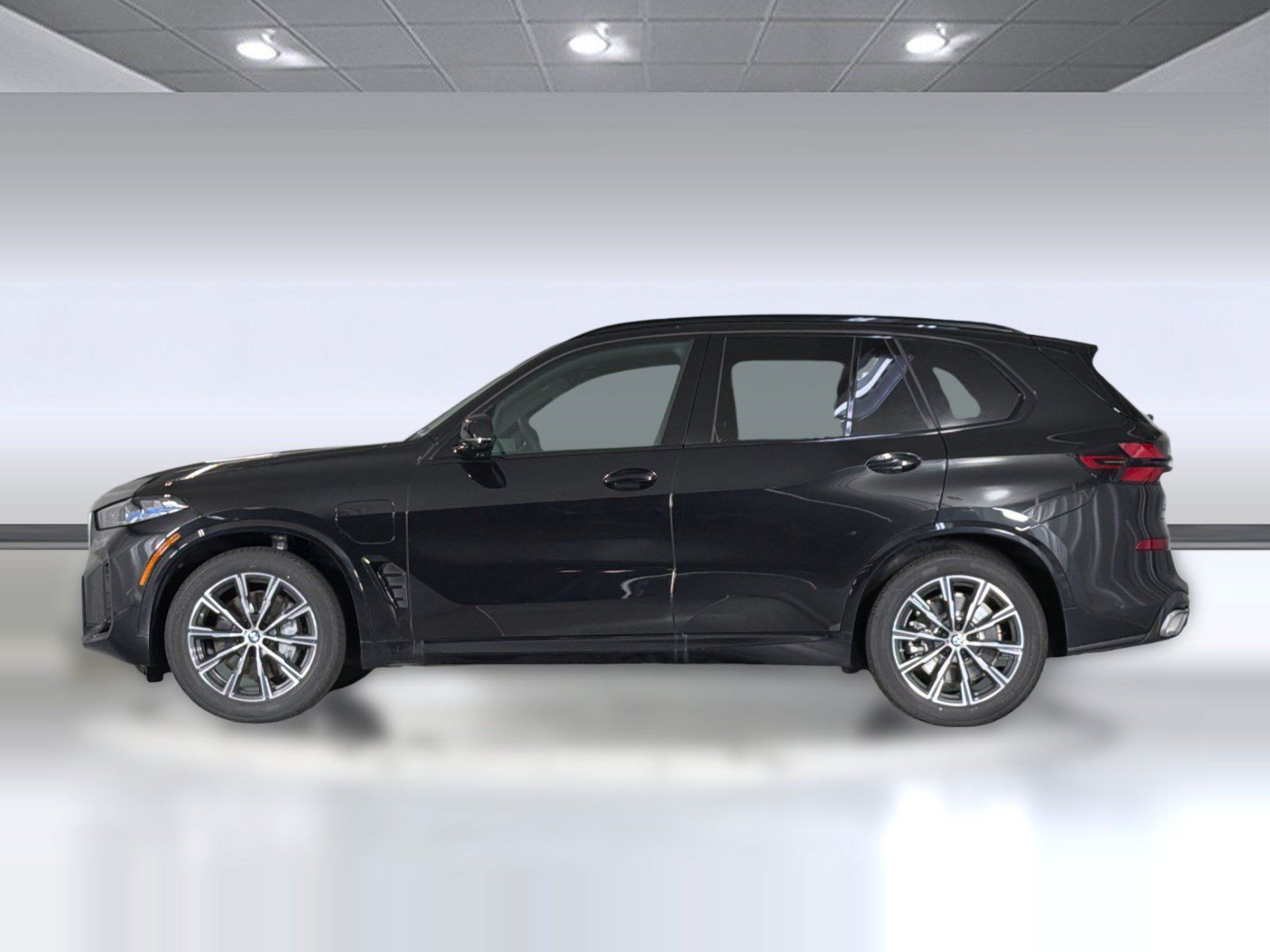 Used 2026 BMW X5 xDrive50e w/ M Sport Package AWD/4WD image 2