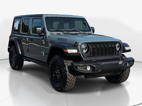 Used 2025 Jeep Wrangler Unlimited Sport AWD/4WD image 3