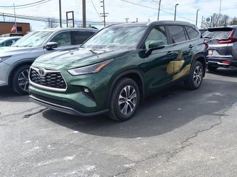 Used 2023 Toyota Highlander XLE image 1