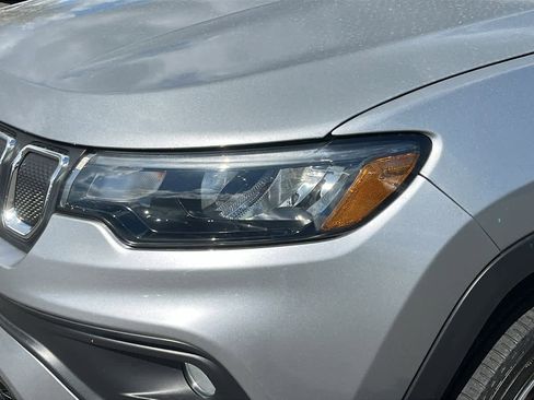 Used 2022 Jeep Compass Latitude AWD/4WD image 9