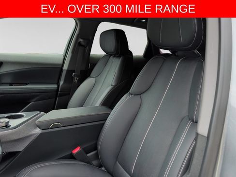 Used 2025 Cadillac Optiq Sport 2 w/ LPO, Floor Liner Package AWD/4WD image 17