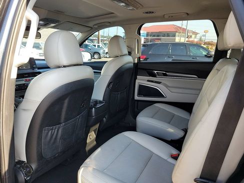 Used 2020 Kia Telluride S FWD image 11