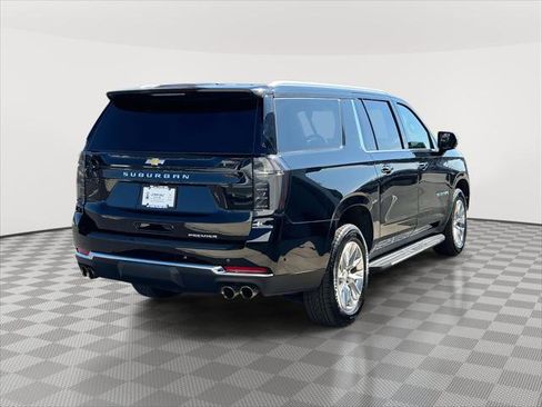 Used 2025 Chevrolet Suburban Premier image 4