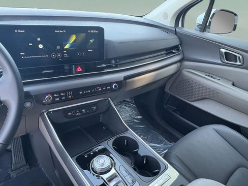 New 2026 Kia Carnival EX FWD image 22