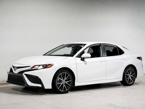 Used 2024 Toyota Camry SE FWD image 6