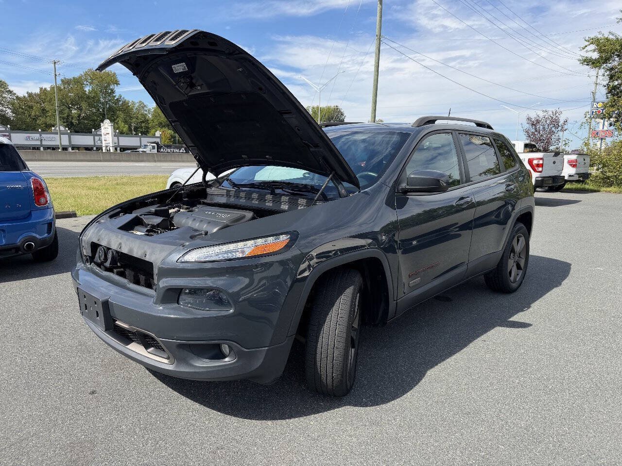 Used 2016 Jeep Cherokee 75th Anniversary AWD/4WD image 22