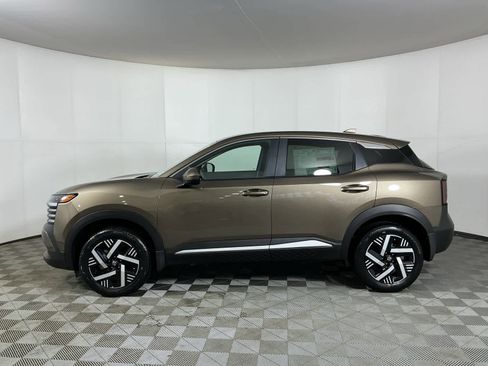 New 2025 Nissan Kicks SV image 4