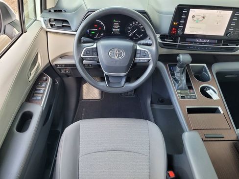 Used 2021 Toyota Sienna LE FWD image 10