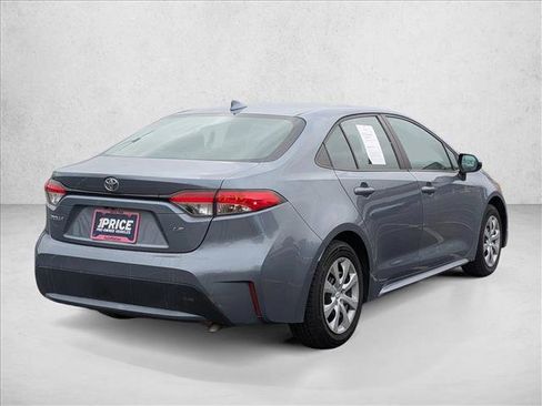 Used 2022 Toyota Corolla LE image 3