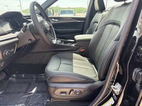 New 2026 Jeep Grand Cherokee L Limited AWD/4WD image 9