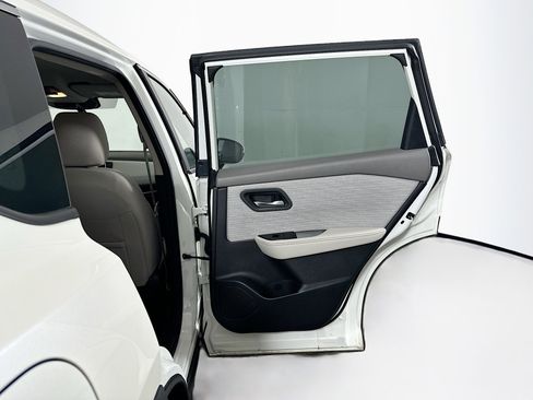 Used 2023 Nissan Rogue SV image 28