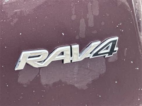 Used 2017 Toyota RAV4 XLE image 17