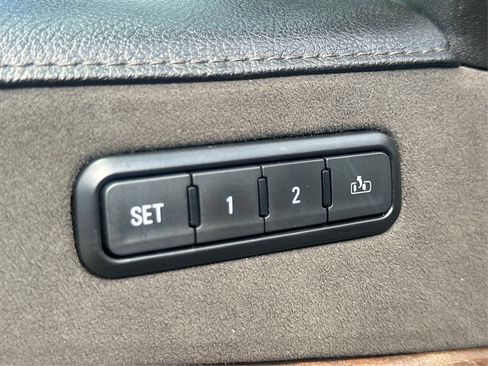 Used 2018 Cadillac Escalade Luxury image 36